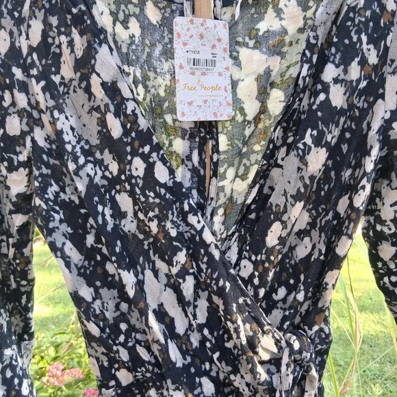 Free People All The Right Ruffles Romper Size S Black NWT - Picture 3 of 10